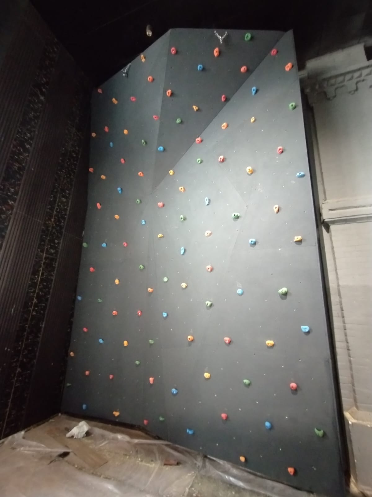 MMA Matrix Gym – Strength-Focused Climbing Wall for Elite Training