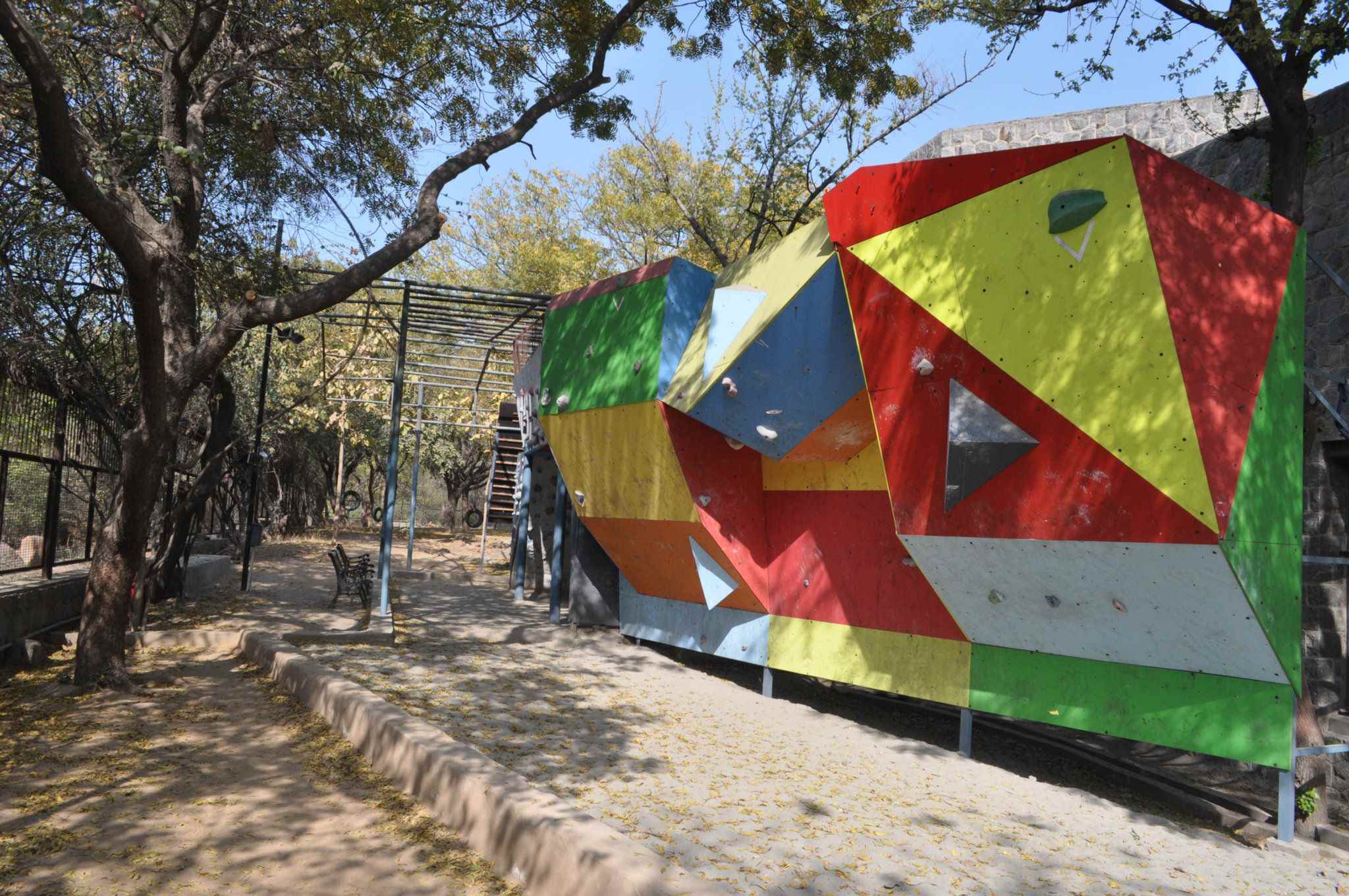 Why to join a Climbing Gym and how to make most use of climbing walls at the gym to keep yourself fit?